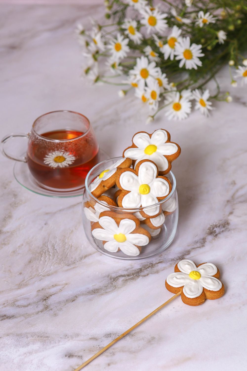 Пряник цветок с логотипом на заказ