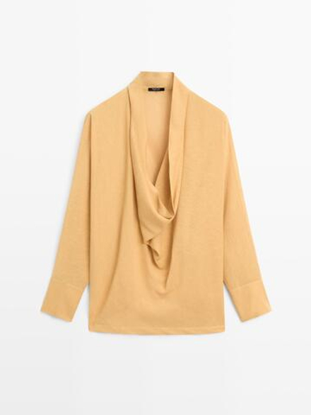 Massimo Dutti Блуза из струящейся ткани с драпированным вырезом, горчично-желтый