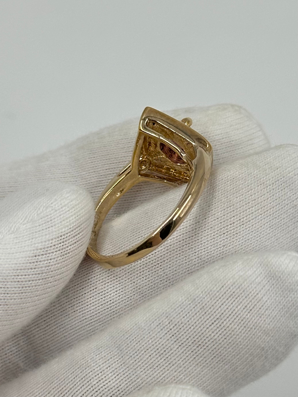 Кольцо с кристаллами