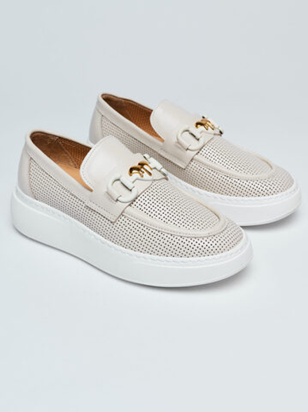 Слипоны из перфорированной кожи