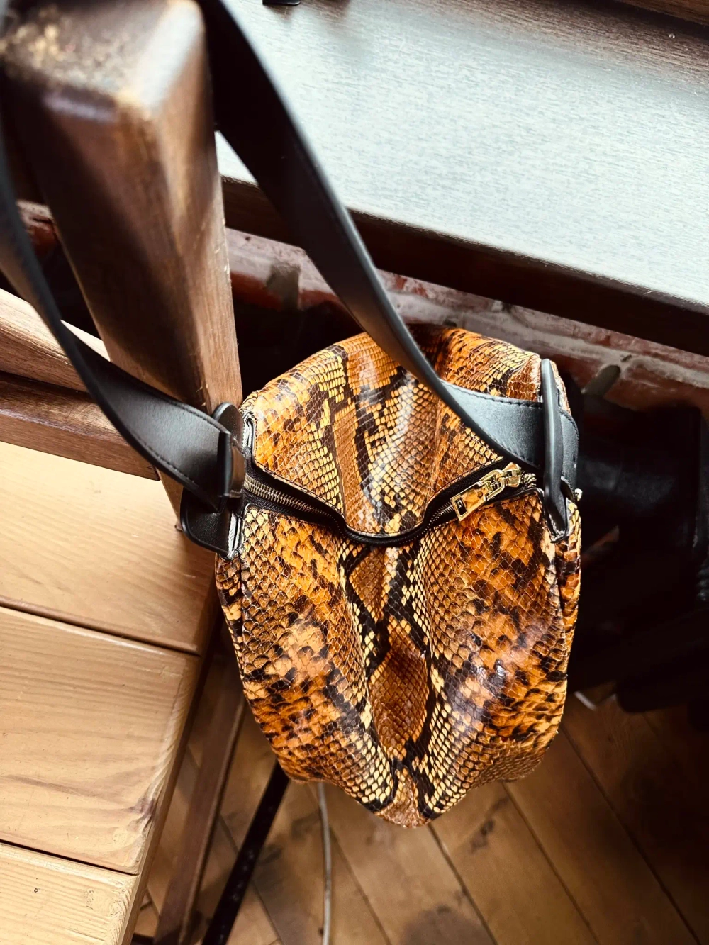 Женская рыжая сумка на плечо из натуральной кожи с тиснением питон