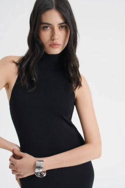 Платье-миди с высокой горловиной