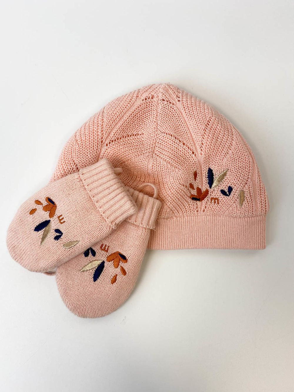 Шапка и варежки Marese