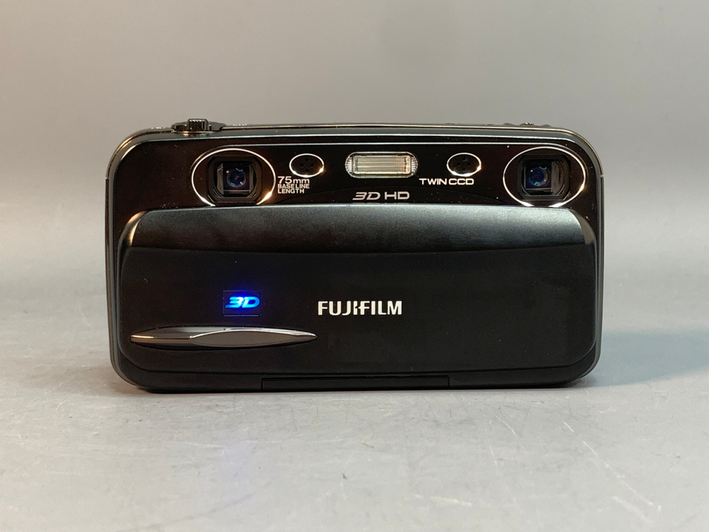 FujiFilm FinePix Real 3D W3 в комплекте з/у