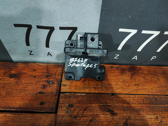 Кронштейн решетки радиатора Kia Sportage 5 (NQ5) 21-нв Б/У Оригинал 86358P1EA0