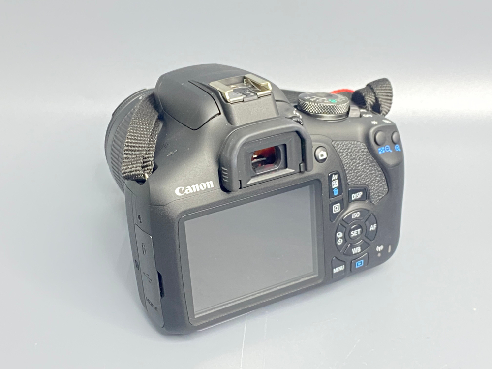 Canon 2000D Kit 18-55mm III 500 кадров