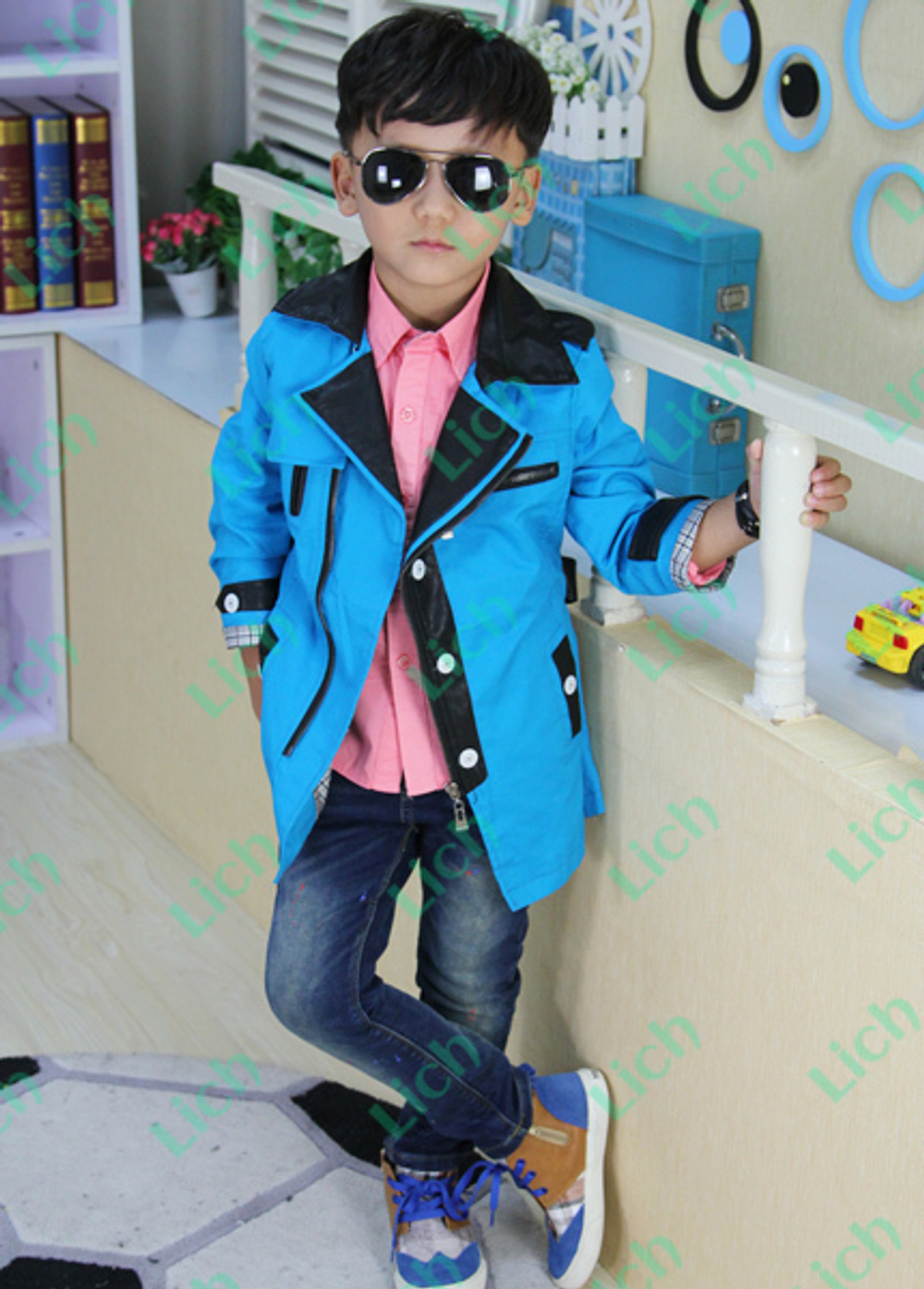 Плащ детский на молнии с кожаными деталями отделки