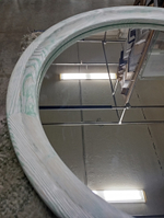 Зеркало круглое в деревянной раме