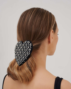 Заколка-сердце расшитая стразами и металическими элементами