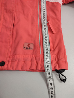 Куртка красивого цвета на 6 лет