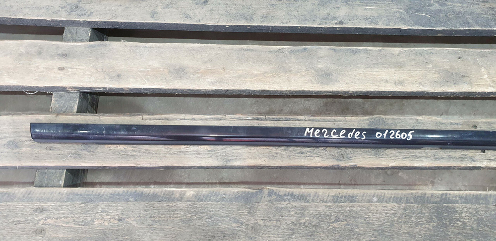 Молдинг двери задней правой Mercedes E (W213) 16-нв Б/У Оригинал A2137302405