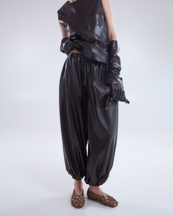 Брюки на резинке из искусственной кожи шоколад