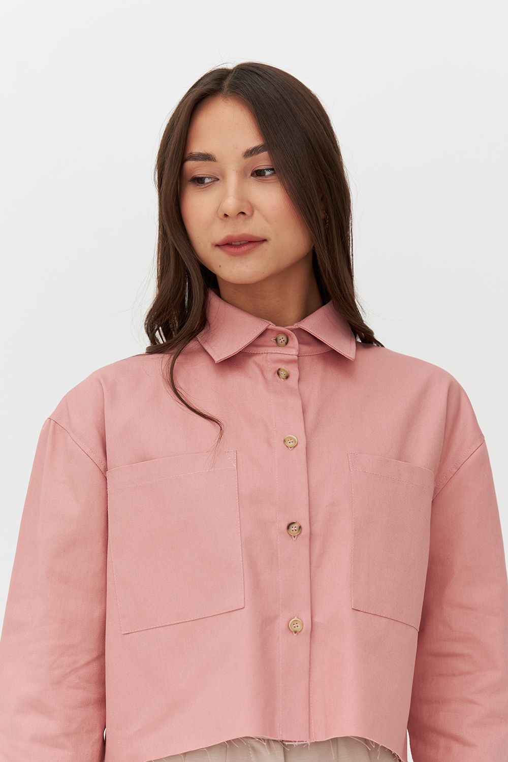 Рубашка укороченная из денима пыльно-розового цвета