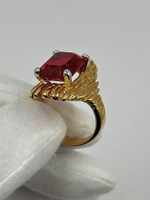 Кольцо с красным кристаллом