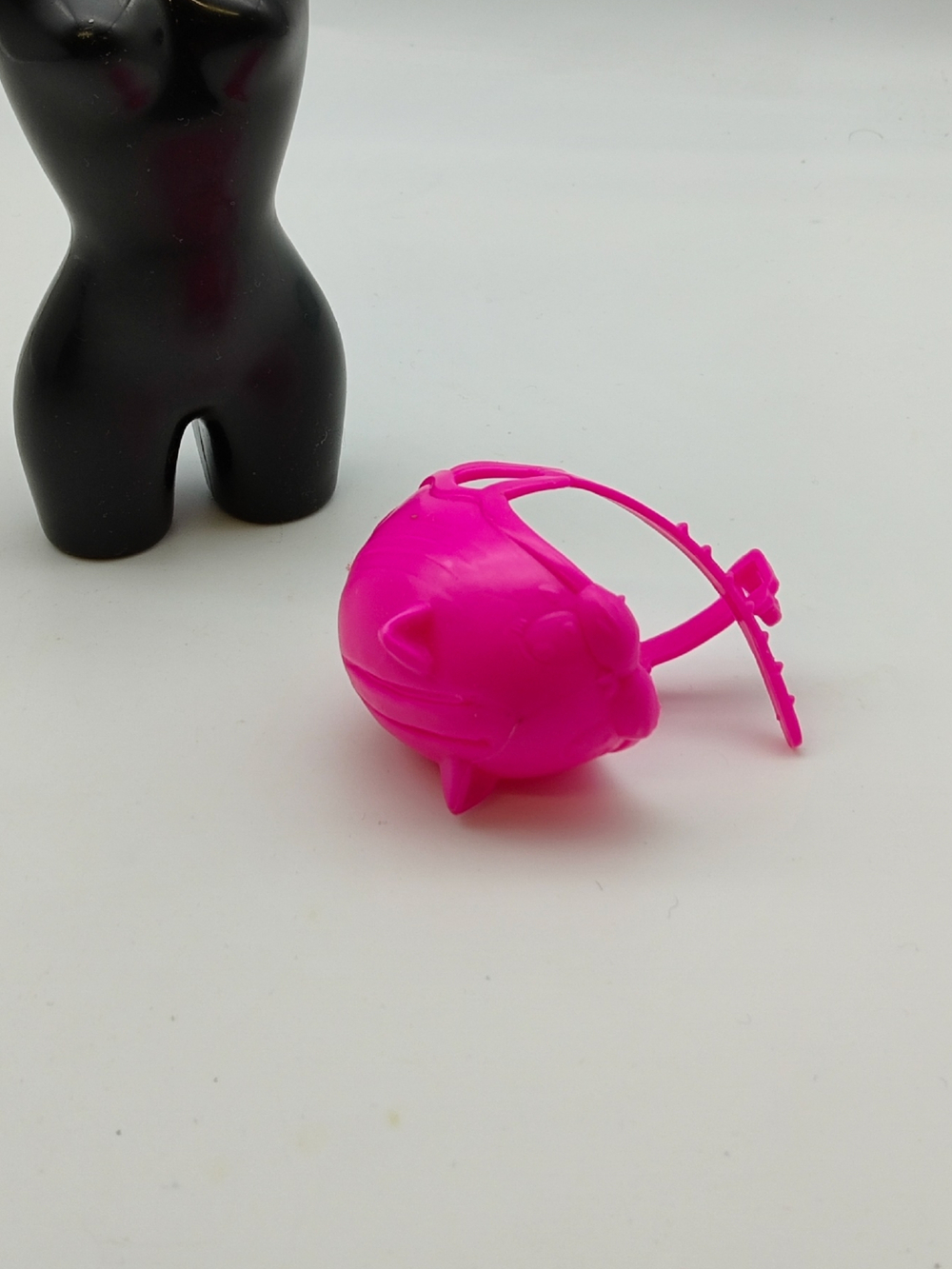 Аксессуар для куклы Барби винтаж - шлем 0713