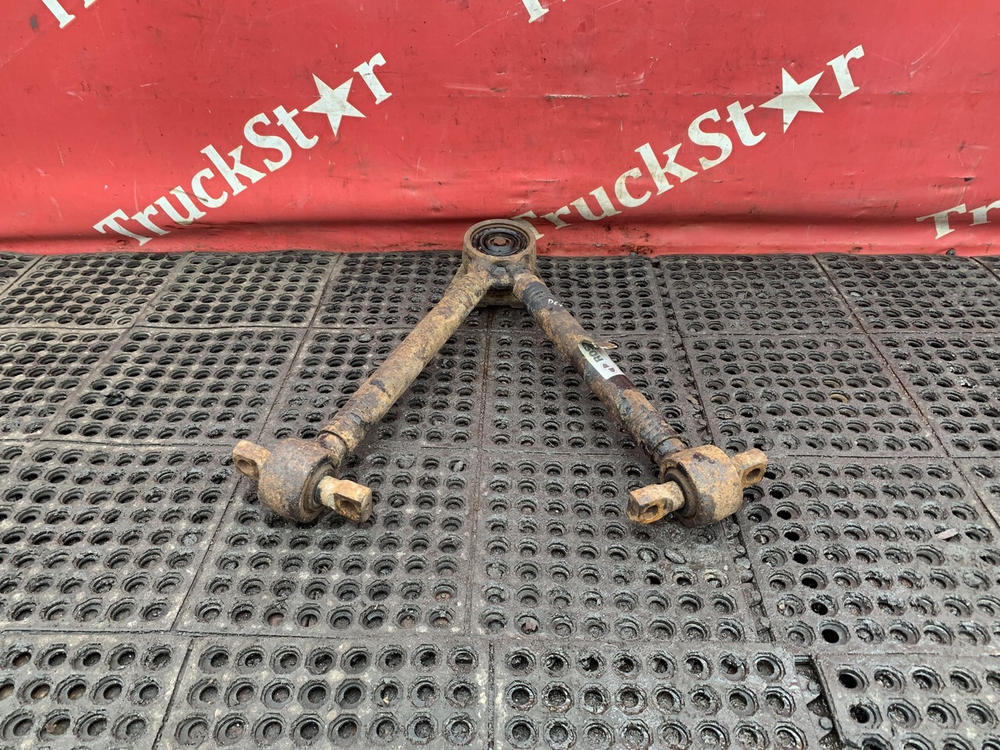 Тяга реактивная V-образная