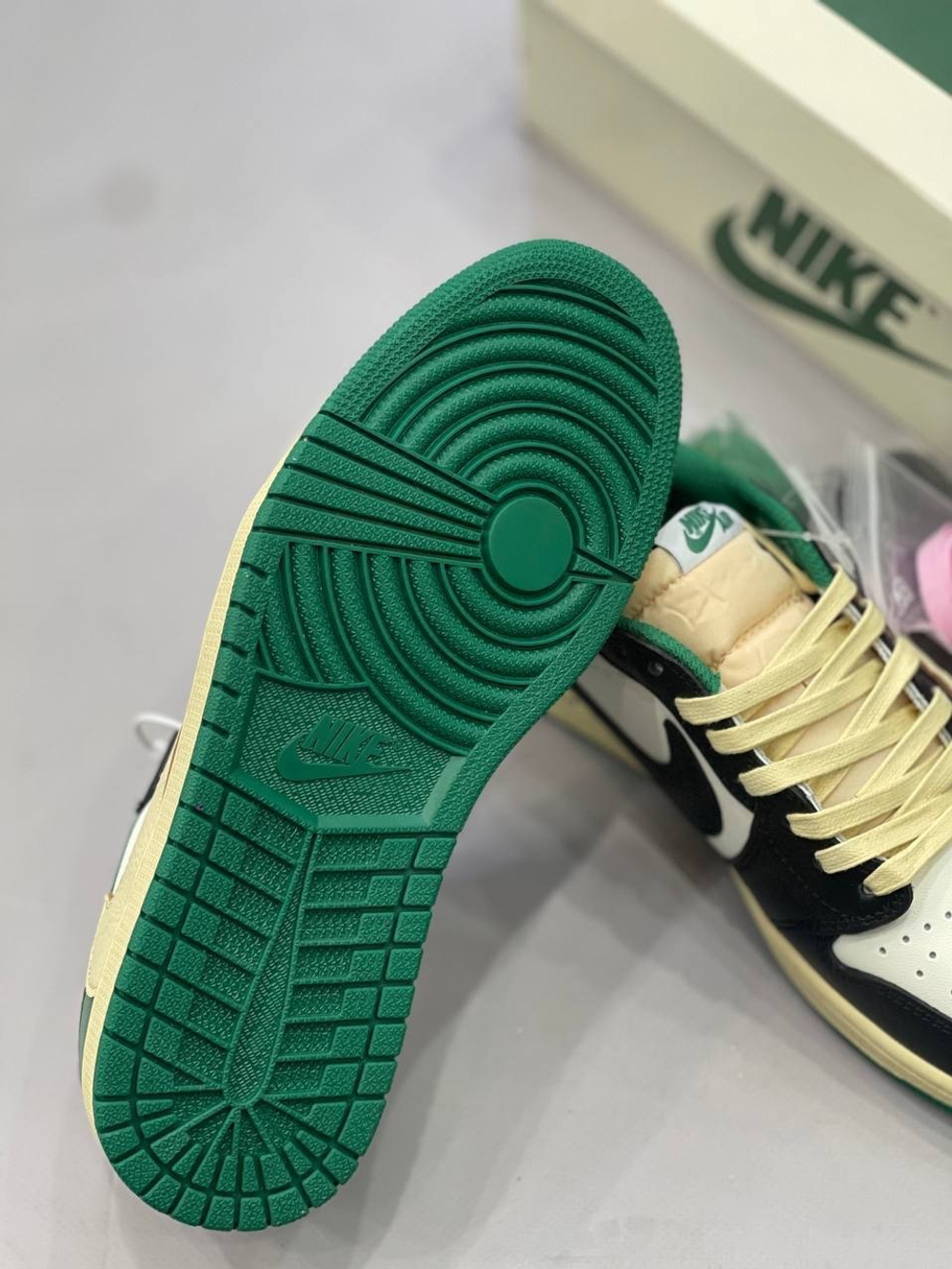 Кроссовки Nike
