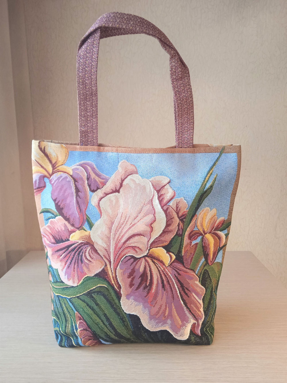 Гобеленовая сумка Ирисы (39х39х12)