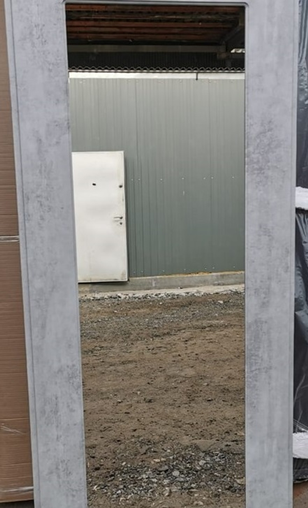 Входная металлическая дверь с зеркалом ReX (Рекс) 17 Венге Мегаполис / зеркало СБ-16 Бетон темный
