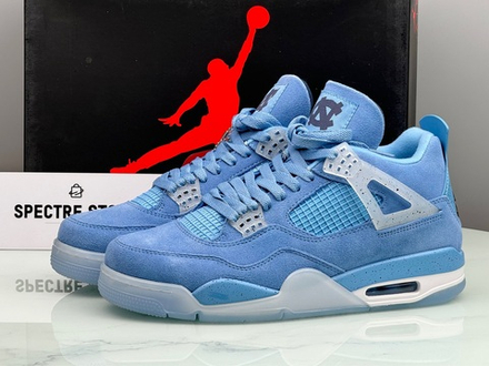 Air Jordan 4 UNC