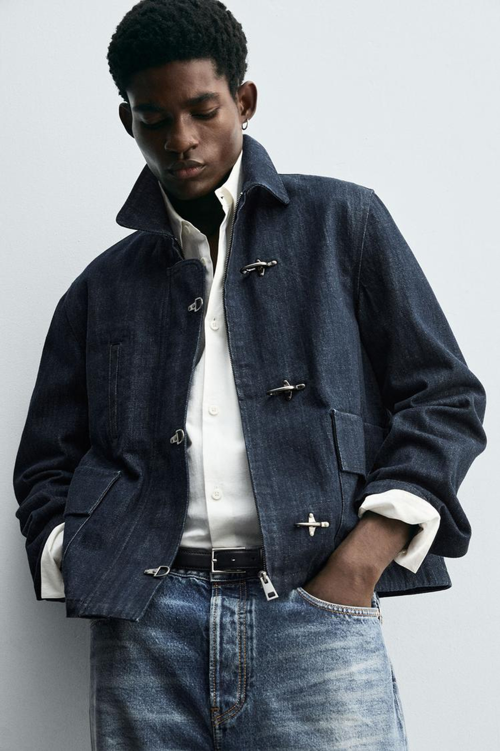 ZARA ДЖИНСОВАЯ КУРТКА С ЗАСТЕЖКОЙ-ТОГГЛ, ИНДИГО