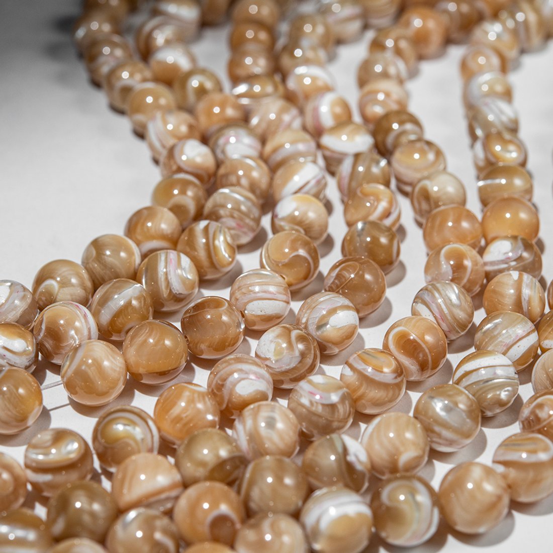 Перламутр морских ракушек, карамельного оттенка, шар 10,5мм