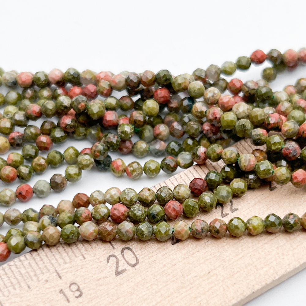 Унакит граненый, диаметр около 3,2 мм, цена за нить 38 см