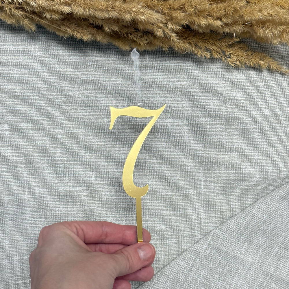 Свеча-топпер цифра «7» в золотом цвете