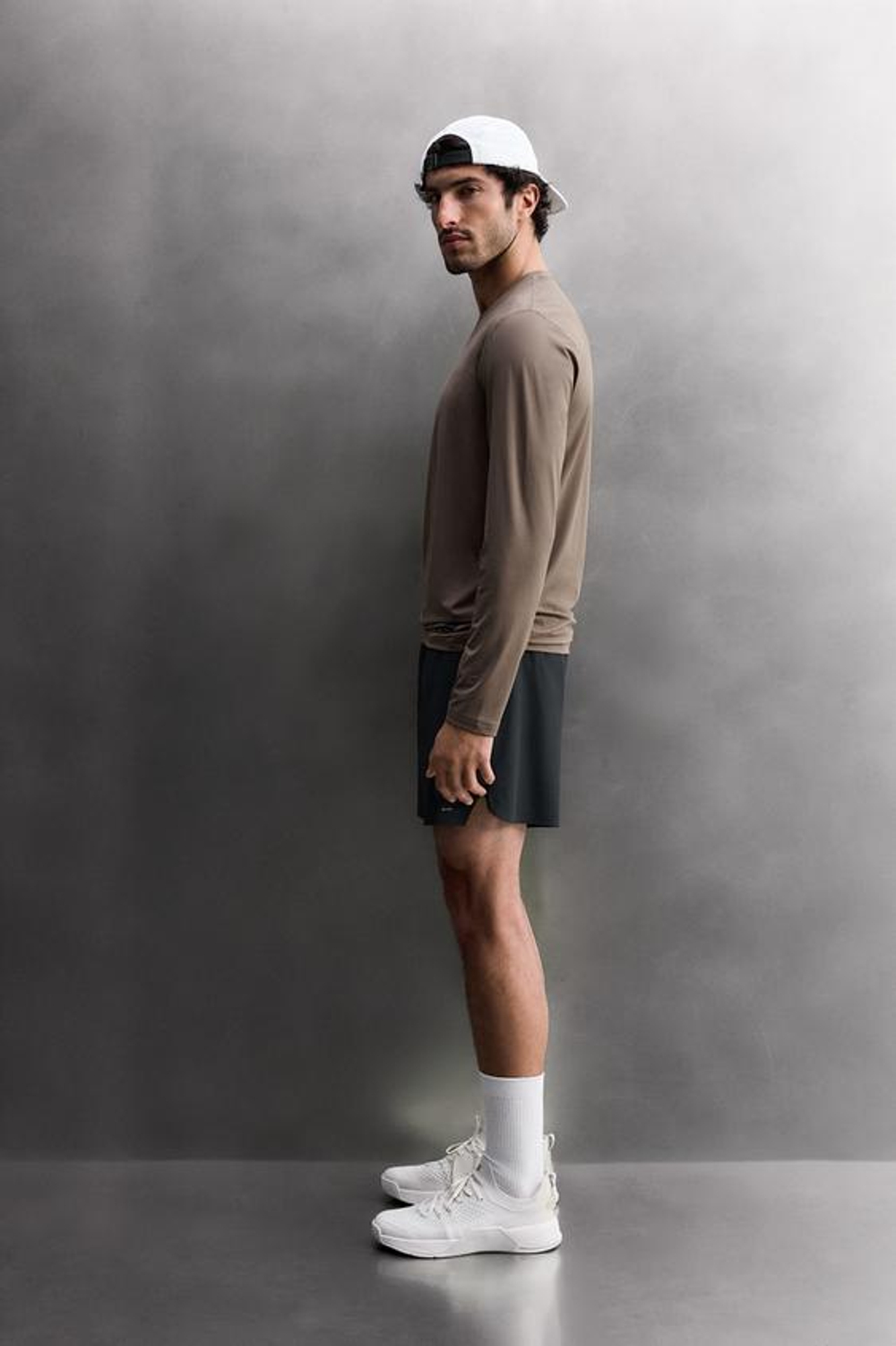 ZARA БАЗОВЫЕ СПОРТИВНЫЕ ШОРТЫ, ЧЕРНЫЙ