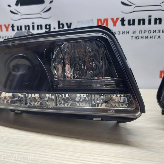 Передние фары Audi A4 B5 daylight black