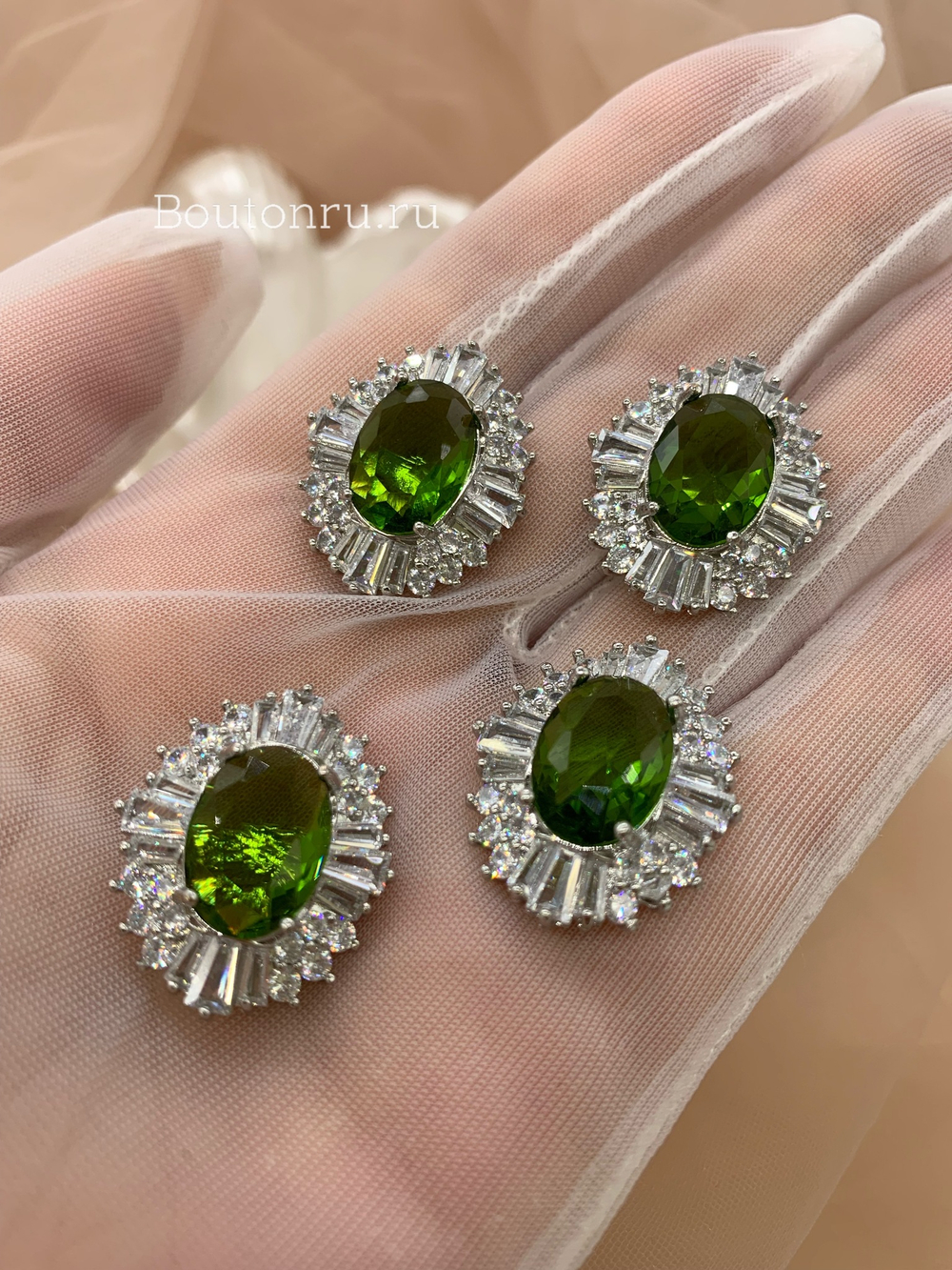 Пуговицы стразы (циркон) с зеленым камнем