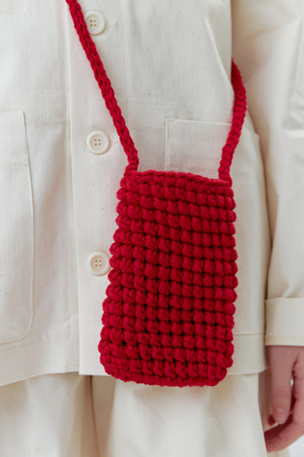 Сумка из шнура красного цвета