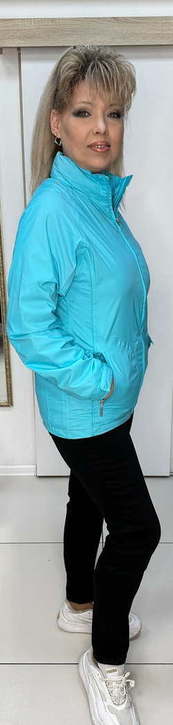 Бирюзовая короткая куртка