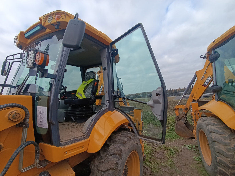 Bull 4SX Экскаватор-погрузчик 4SX-PLUS (Дизельный, 4,6 л, 122 л.с., АТ)