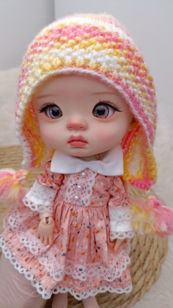 Шапка вязаная для куклы Ева (Куан) - QC0001