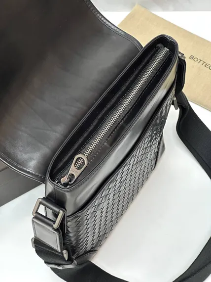 Сумка мужская кожаная Bottega Veneta через плечо