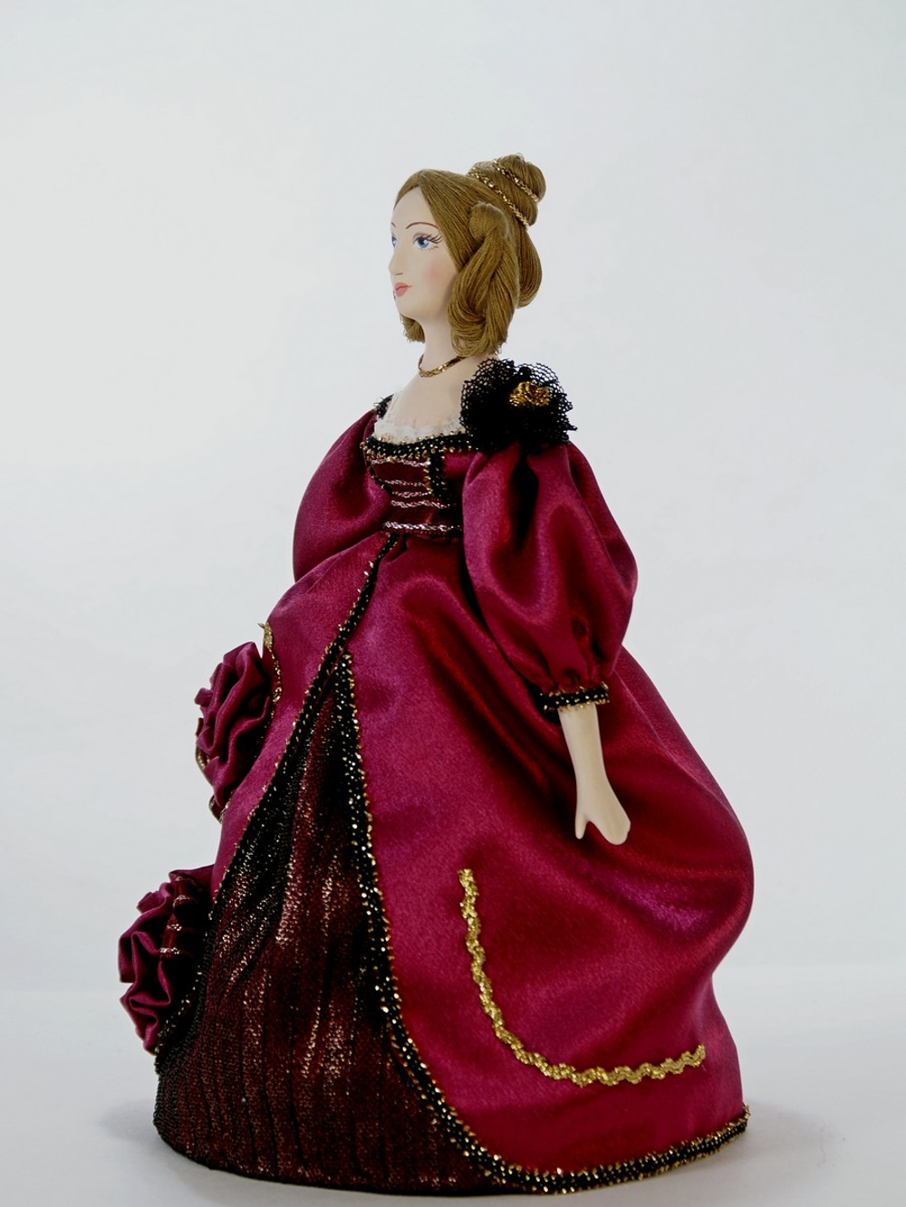 Кукла коллекционная Дама в бальном платье