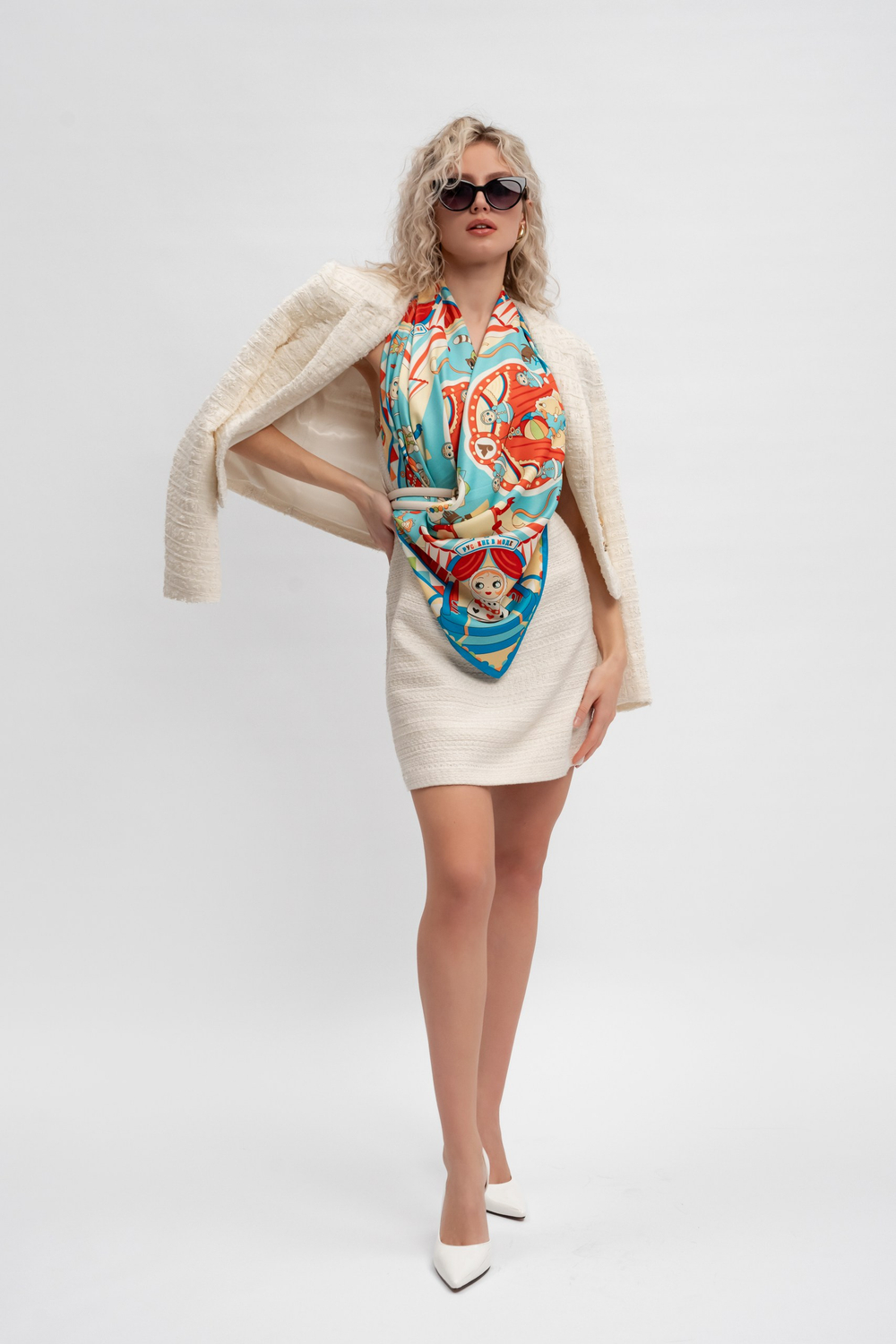 Платок «Русская неваляшка. Праздник»