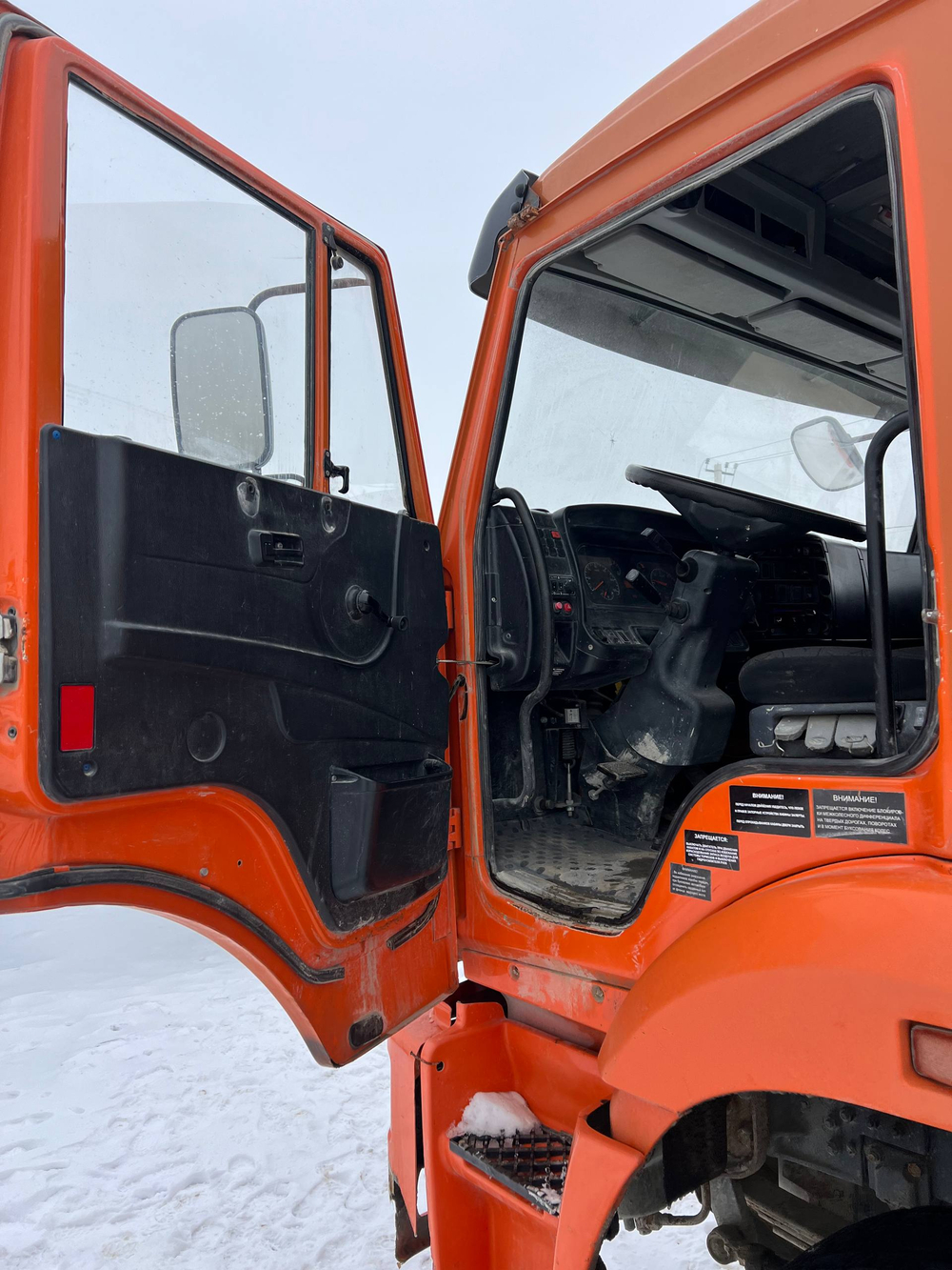 КамАЗ 6520 6x4 Самосвал 6520-3026012-53 (Дизельный, 11,7 л, 400 л.с., МТ)