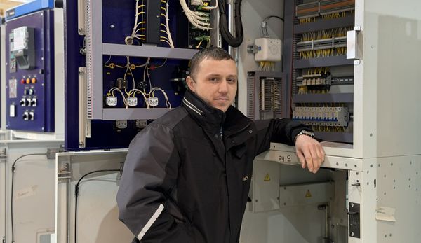 Почему искрят клеммы?