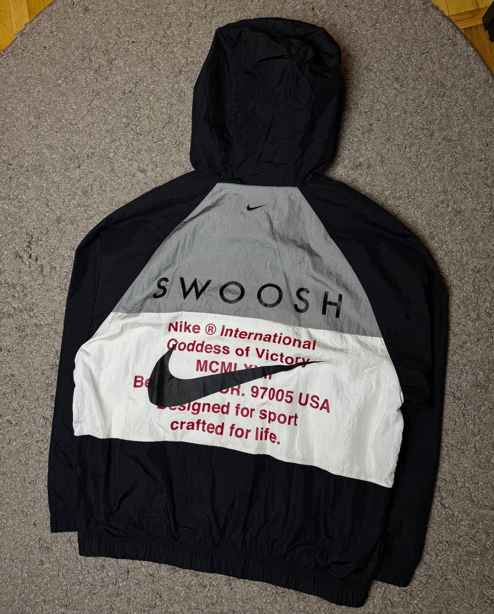 Ветровка Nike Swoosh