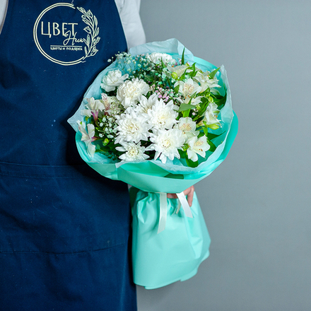 Мятный букет с диантусами и альстромериями