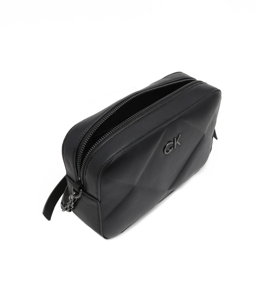 Сумка через плечо RE-LOCK QUILT CAMERA Calvin Klein - черный(K60K610767)