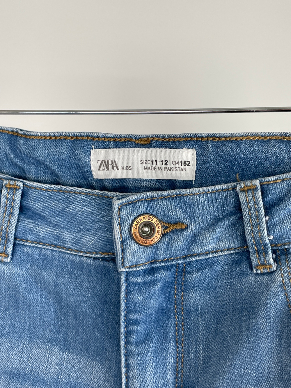 Джинсы Zara