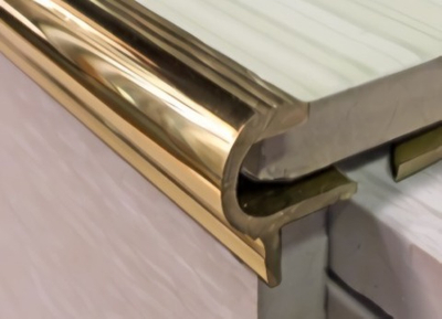 Латунный шлифованный окантовочный профиль для ступеней под плитку FL