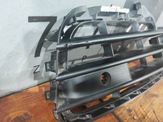 Решетка переднего бампера VW Touareg 2 10-14 Б/У Оригинал 7P6853666A