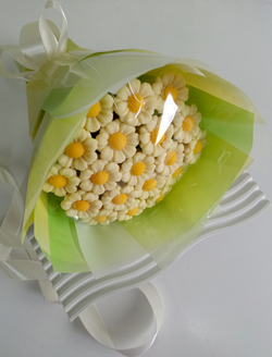 Букет из шоколадных ромашек