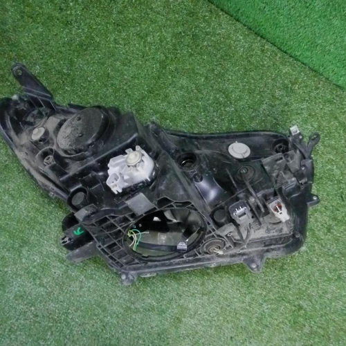 Фара левая Toyota Rav 4 CA40 (2015-2019) LED