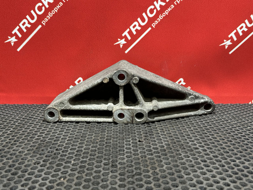 Кронштейн патрубка интеркулера