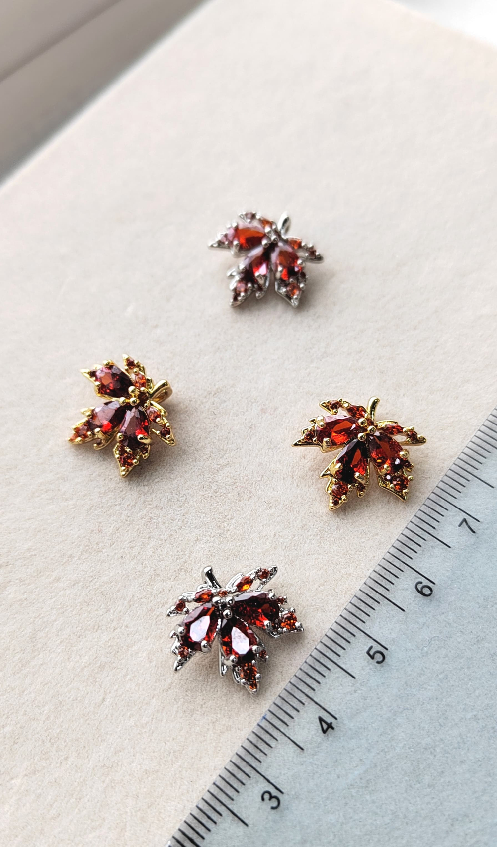 1418-р Подвеска "Кленовый лист" с фианитами 16*16мм, родий